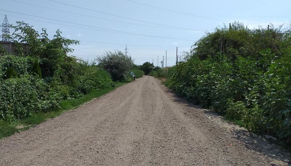 The access road to the shelter